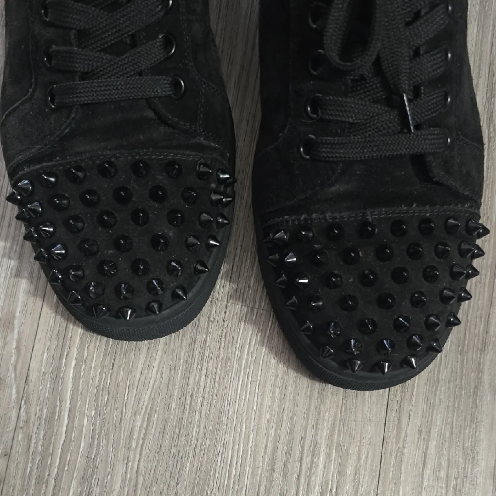 Auth Christian Louboutin LIKE NEW Vieira Black Spiked Suede Sneakers 38 - Picture 5 of 7